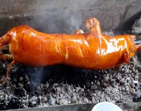 CÁCH LÀM HEO QUAY NGUYÊN CON NGON NHẤT